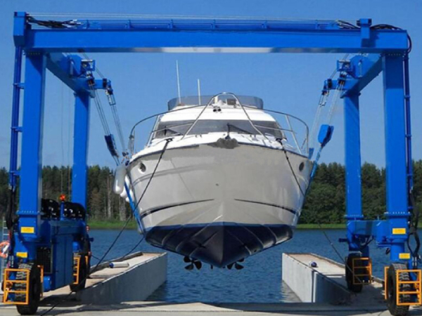 游艇吊的吊裝風險：游艇吊裝過程中可能遇到哪些風險和問題？